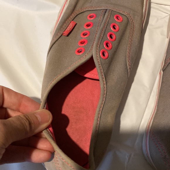 Vans - Picture 4 of 4